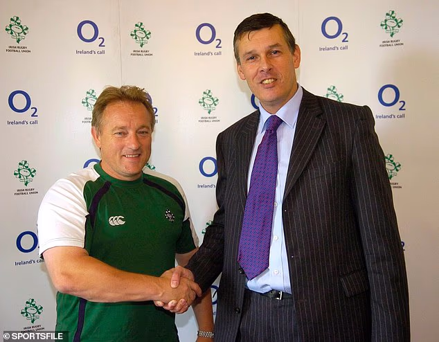 Fiducia: Eddie O'Sullivan firma un nuovo contratto come allenatore dell'Irlanda in vista della Coppa del Mondo 2007