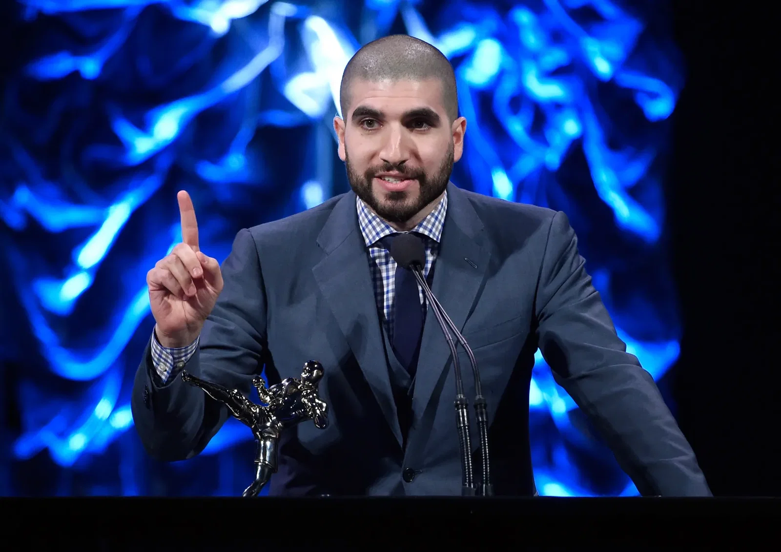 Ariel Helwani afferma che l'attuale prodotto della WWE sembra "senz'anima"