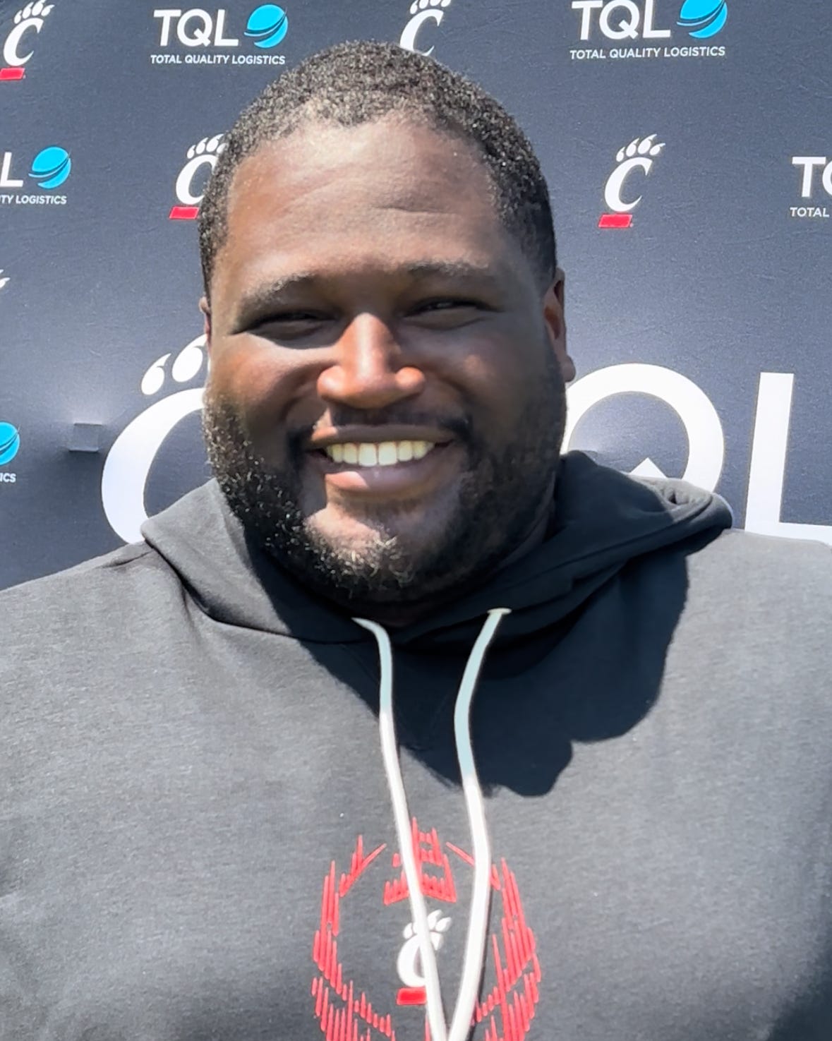 Cort Braswell, assistente degli UC Bearcats, riceve una borsa di studio sulla diversità della NFL