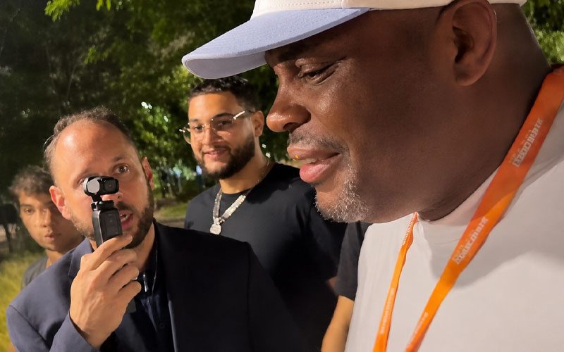 Daniel Cormier afferma di essere stato "hackerato o qualcosa del genere" dopo che i falsi combattimenti UFC di Eric Trump sono diventati virali