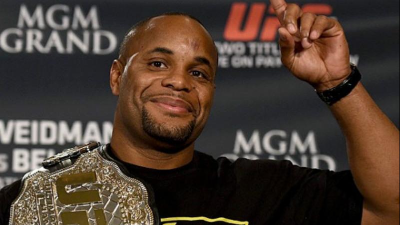 Daniel Cormier spiega il tweet di Eric Trump, dice che è stato hackerato e vuole che la gente pensi in modo logico
