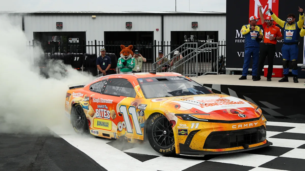 Denny Hamlin ha vinto la NASCAR Cup a Pocono con la sua terza vittoria consecutiva