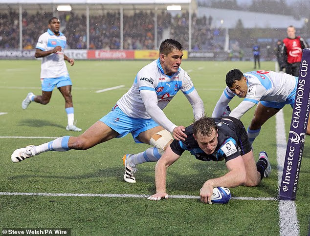 Stafford McDowall tocca terra e segna la meta decisiva nella vittoria di Glasgow sui Bulls