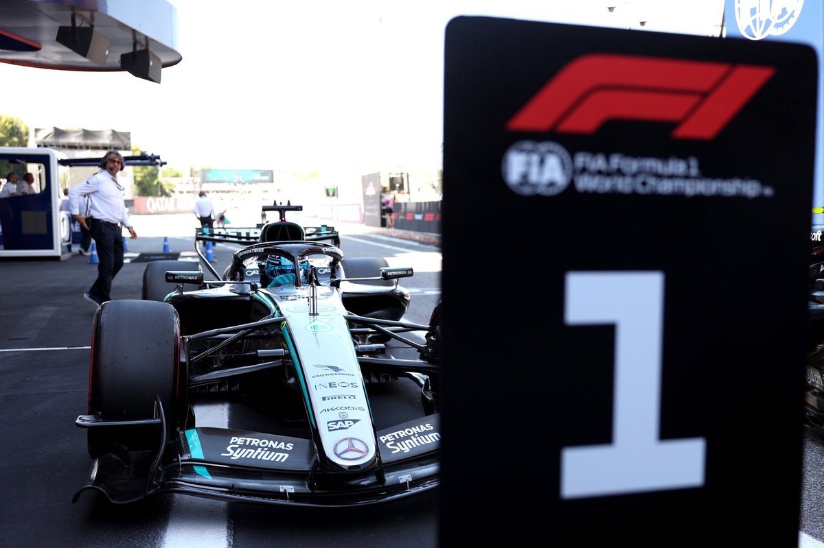 GP F1 di Barcellona: Russell batte Hamilton e conquista la pole mentre Leclerc cade