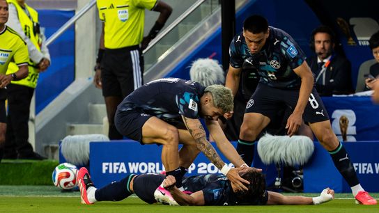 Gli Stati Uniti sono primi nel Gruppo D e si assicurano un posto nella West Coast per le semifinali della Coppa del Mondo dopo che il Paraguay ha sconvolto la Turchia