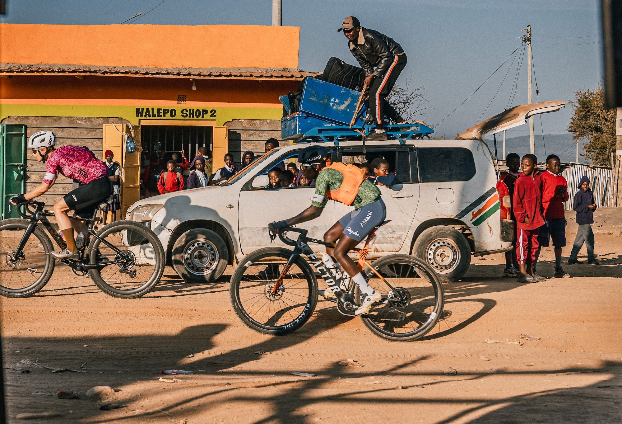Gravel Earth Series: i rider kenioti conquistano il podio maschile mentre la campionessa svedese Nathalie Eklund conquista il titolo femminile alla Migration Gravel Race