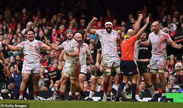 I giocatori georgiani celebrano la vittoria sul Galles al Principality Stadium nel 2022