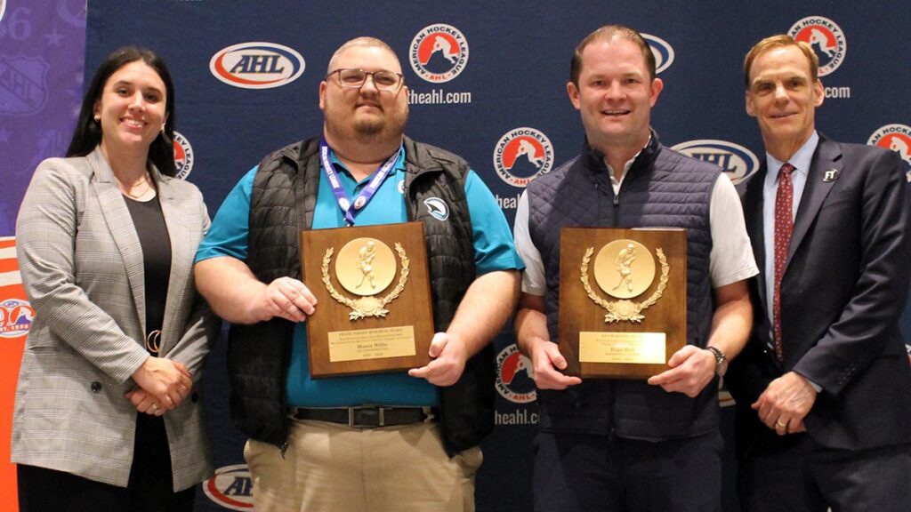 Holt, Wilks nominati vincitori dell'AHL Business Award | TheAHL.com
