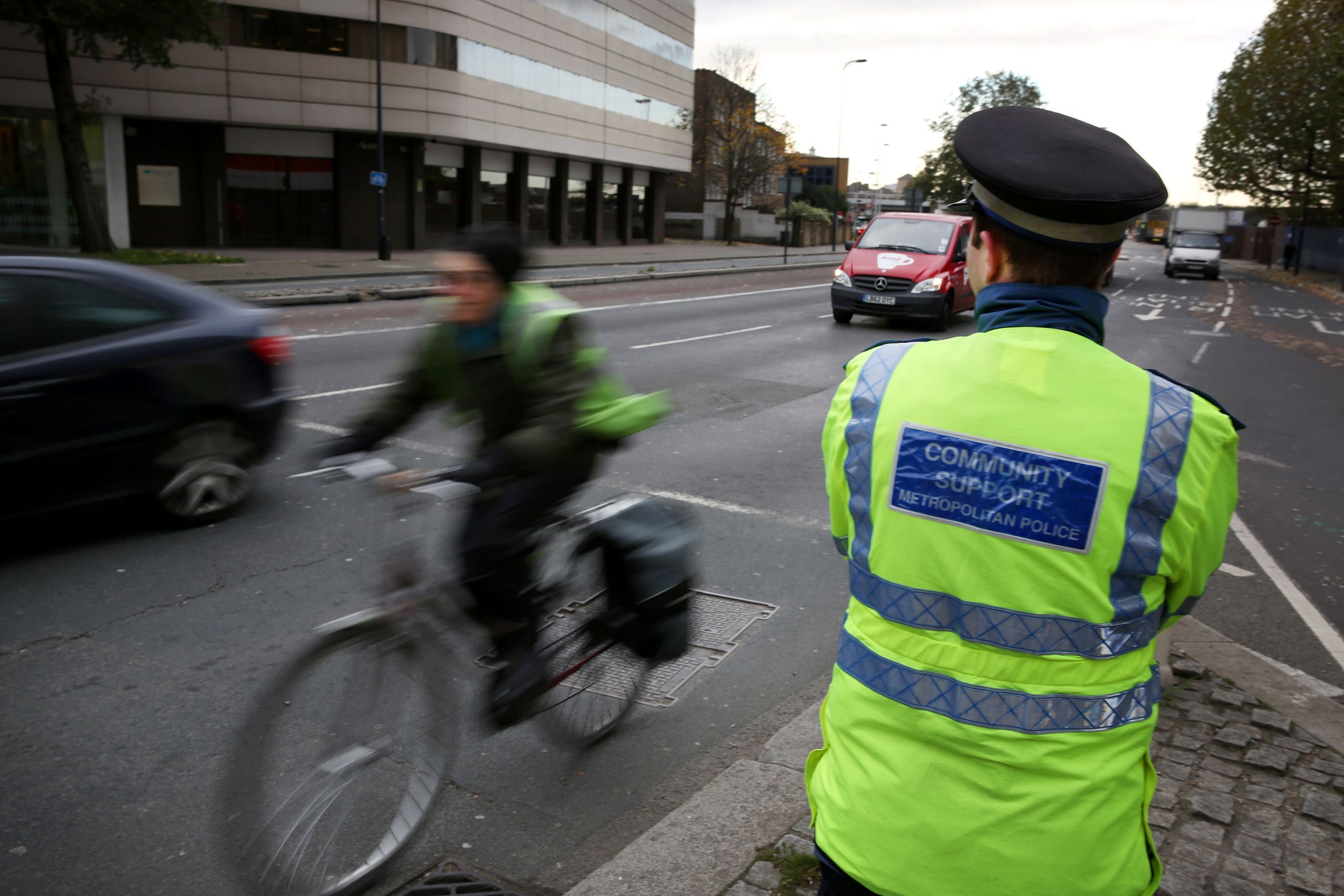 I miei amici sono stati fermati dalla polizia e hanno detto che erano vulnerabili come ciclisti, ma è necessario ricordare agli autisti