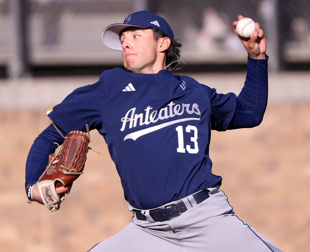 Il baseball del Tennessee aggiunge il lanciatore Ricky Ojeda, un trasferimento dell'UC Irvine