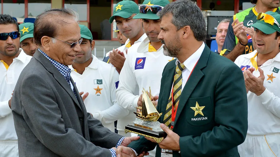 Il giornalista di cricket e leggenda della televisione Qamar Ahmed è morto all'età di 88 anni