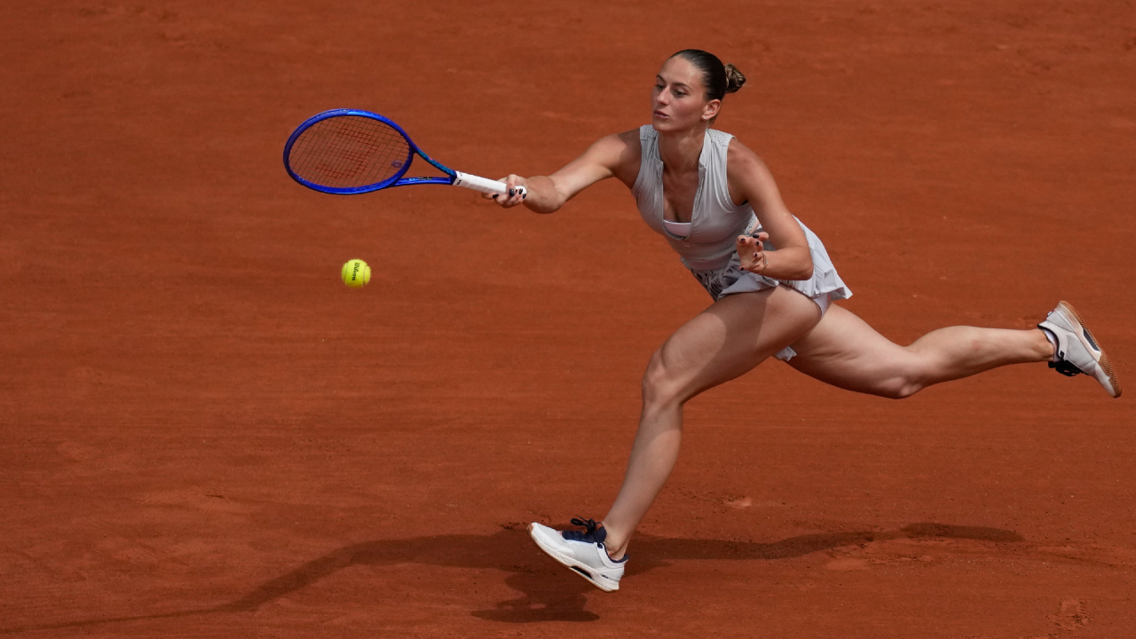 Kostjuk ha sbalordito Swiatek nel giorno del suo compleanno raggiungendo il suo primo quarto di finale agli Open di Francia
