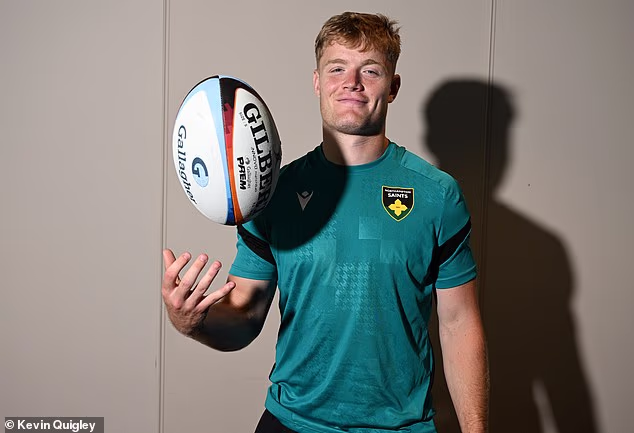 Il numero uno dell'Inghilterra Fin Smith si sta preparando a guidare i Northampton Saints negli spareggi PREM contro il Leicester venerdì sera.