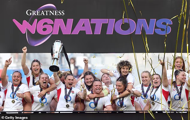 Le Rose Rosse hanno esteso la loro serie di vittorie consecutive a 38 partite e hanno conquistato l'ottavo titolo consecutivo del Sei Nazioni femminile consecutivo e il quinto Grande Slam consecutivo a Bordeaux.
