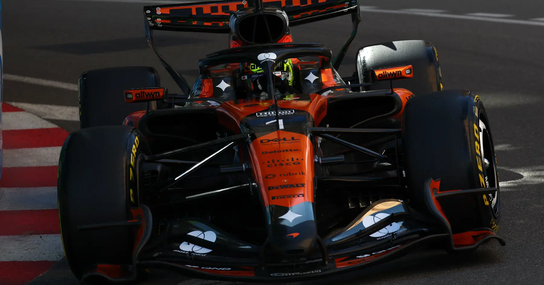 La McLaren è stata pesantemente multata mentre Max Verstappen saluta "una giornata positiva" - Recensione di RacingNews365