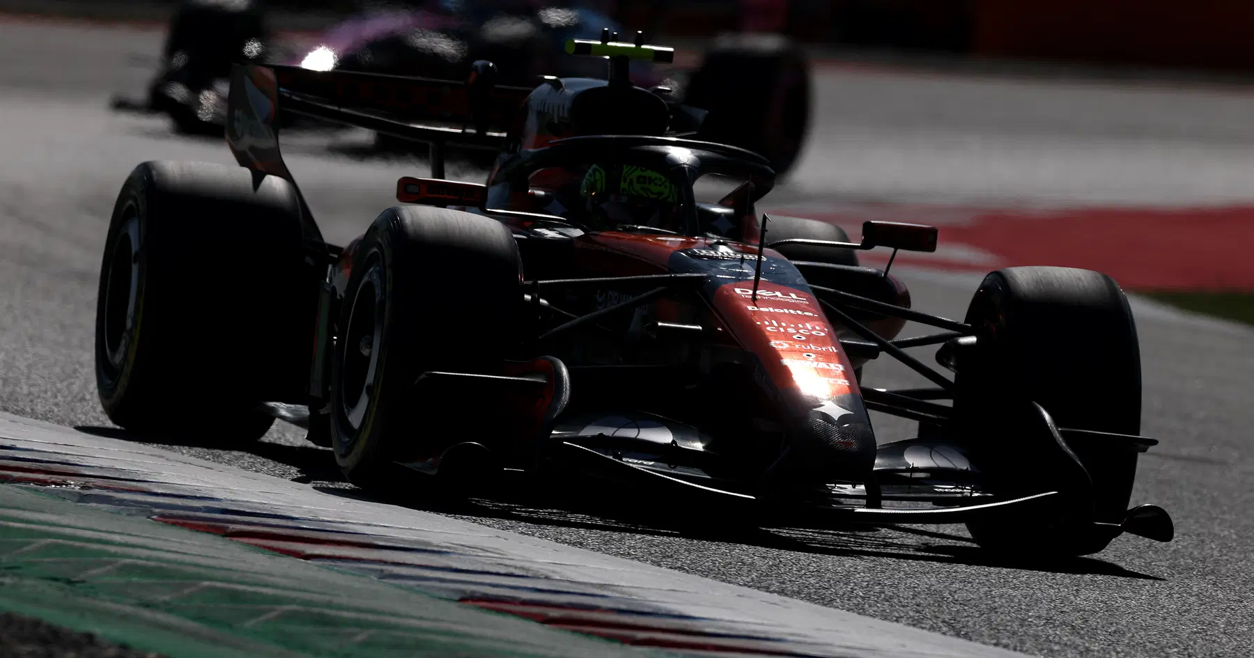 La McLaren reagisce con ritmo rinnovato nelle FP2 di Barcellona mentre Lewis Hamilton fatica