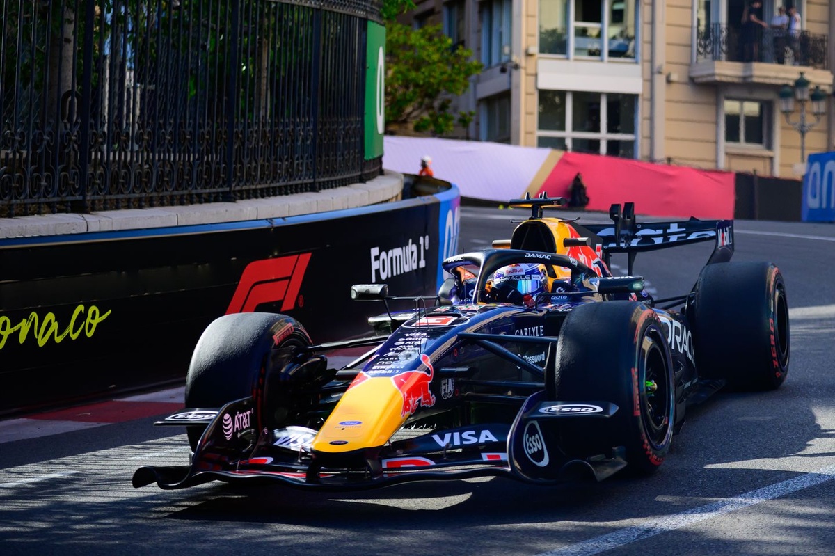La Red Bull trova il motivo del ritiro di Verstappen, cambio motore previsto dopo Monaco