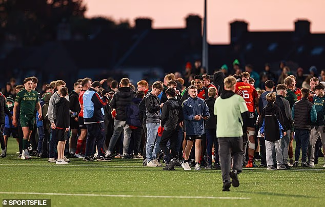 The Buzz: i tifosi scendono in campo a Galway per congratularsi con i giocatori