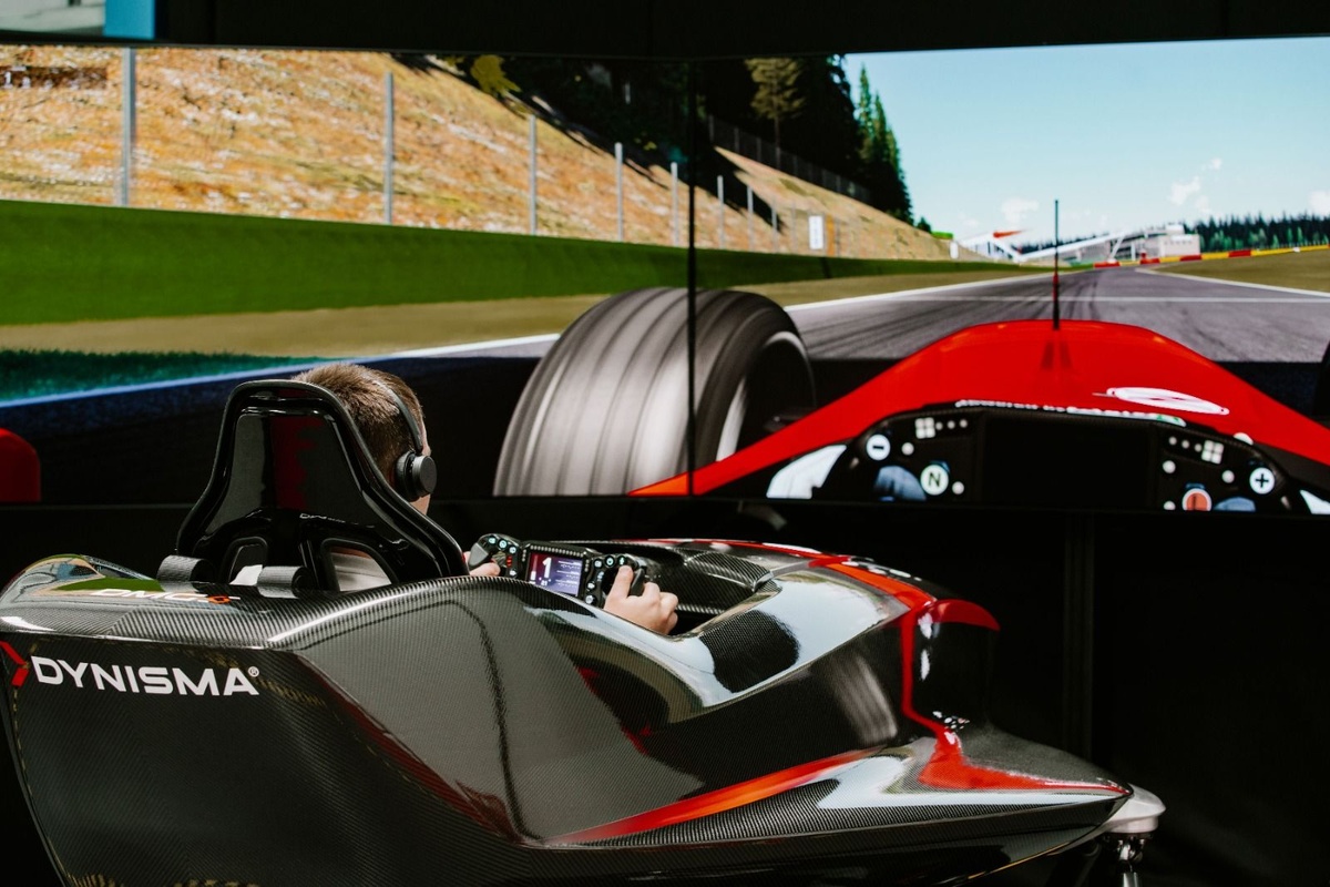 L'azienda di simulatori che sta conquistando la F1 e il mondo più ampio degli sport motoristici