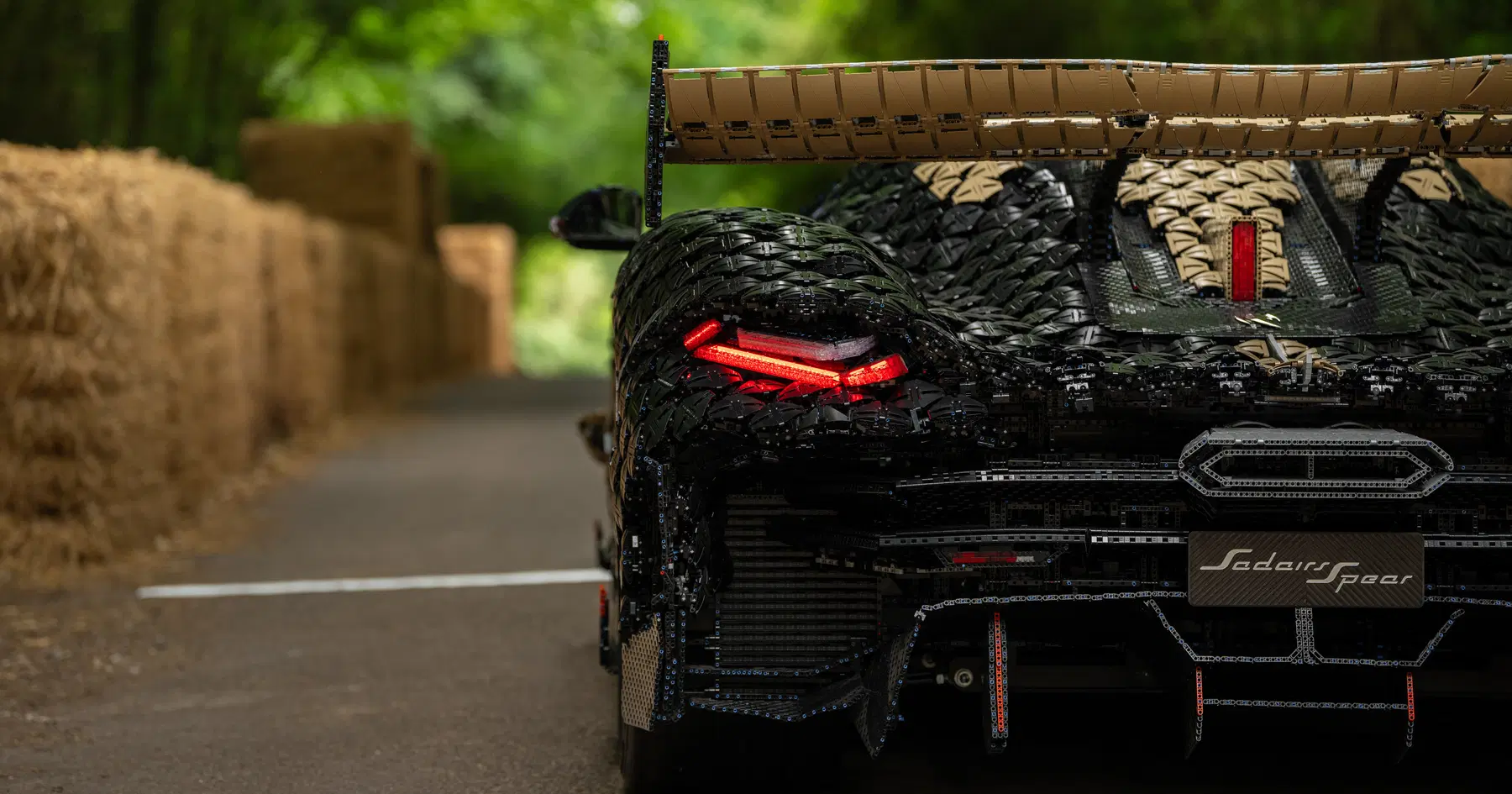 Lego presenta l'auto più veloce di sempre con l'iconica modalità fantasma