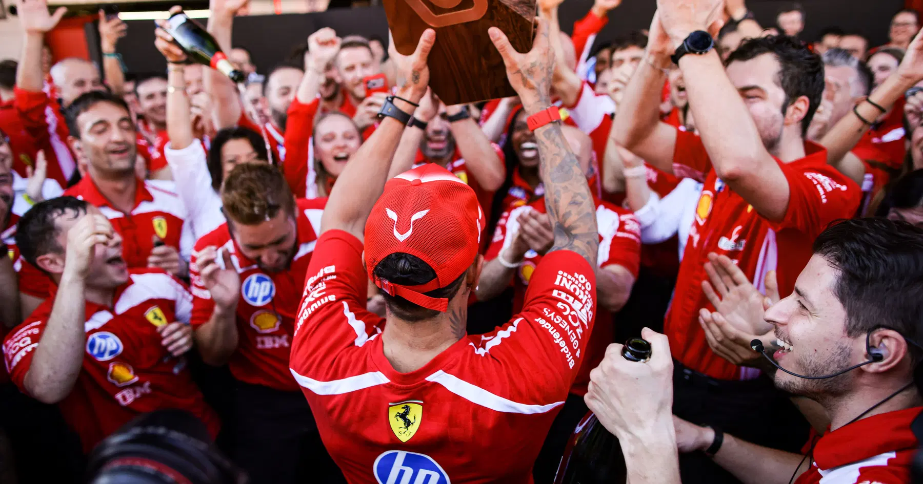 Lewis Hamilton rinasce mentre inizia la corsa per l'ottavo titolo di F1 - Reagisce i media internazionali