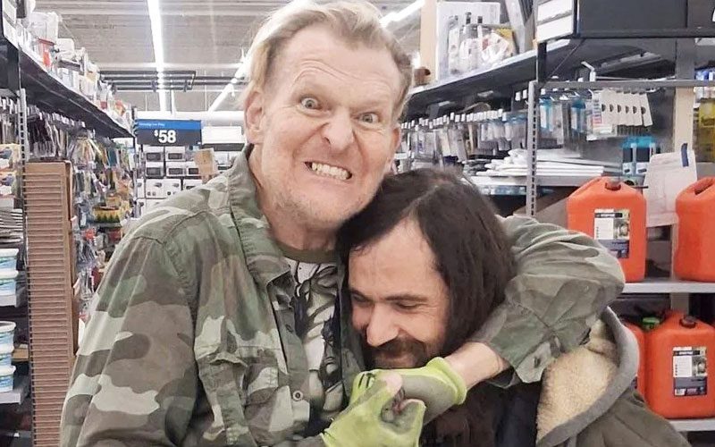 L'ex star della WWE Heidenreich era preoccupato che i fan potessero prenderlo in giro per la foto di Walmart