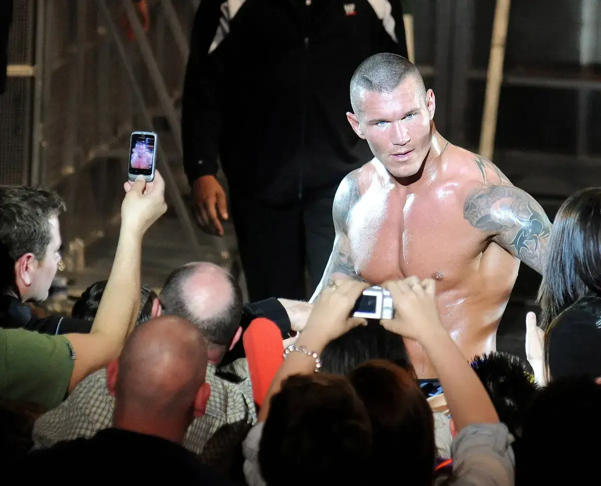 L'ex superstar della WWE afferma che John Cena e Randy Orton hanno lavorato insieme per licenziarlo e dice che a Cena non è mai piaciuto