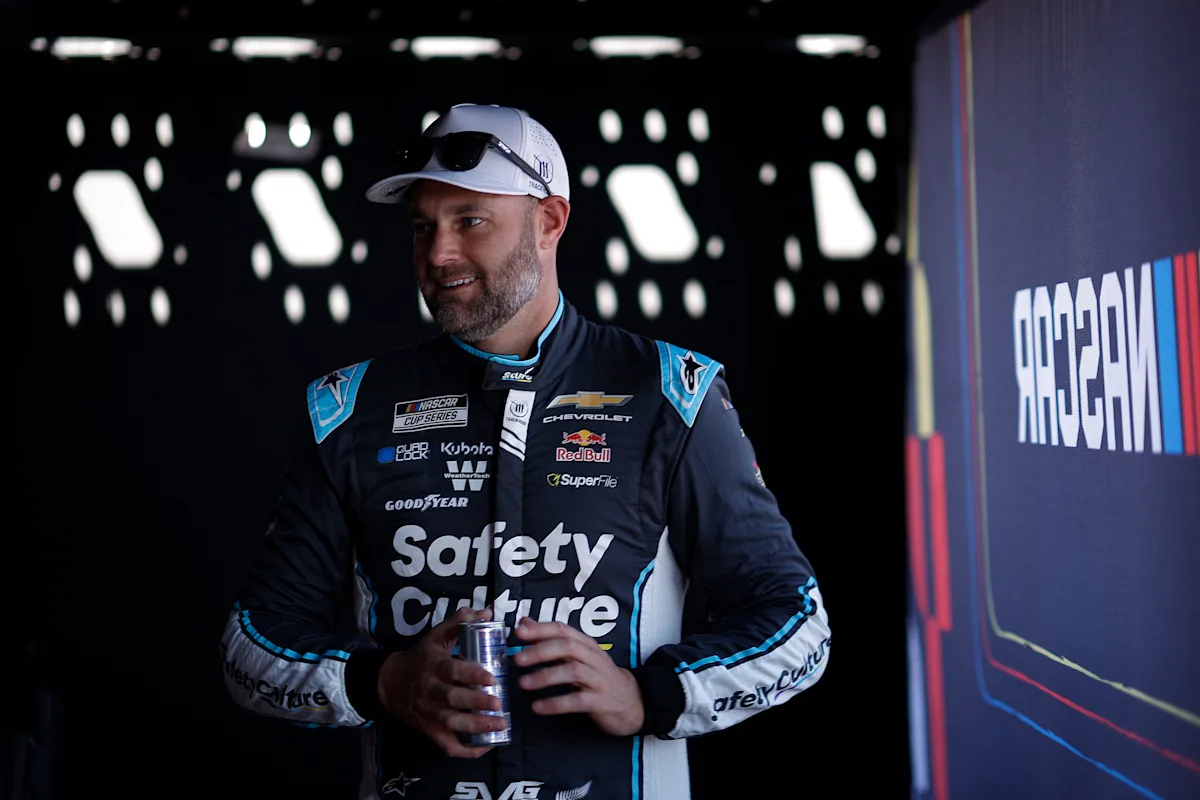 L'incidente della NASCAR San Diego raccoglie Shane van Gisbergen e costringe a riparare i muri