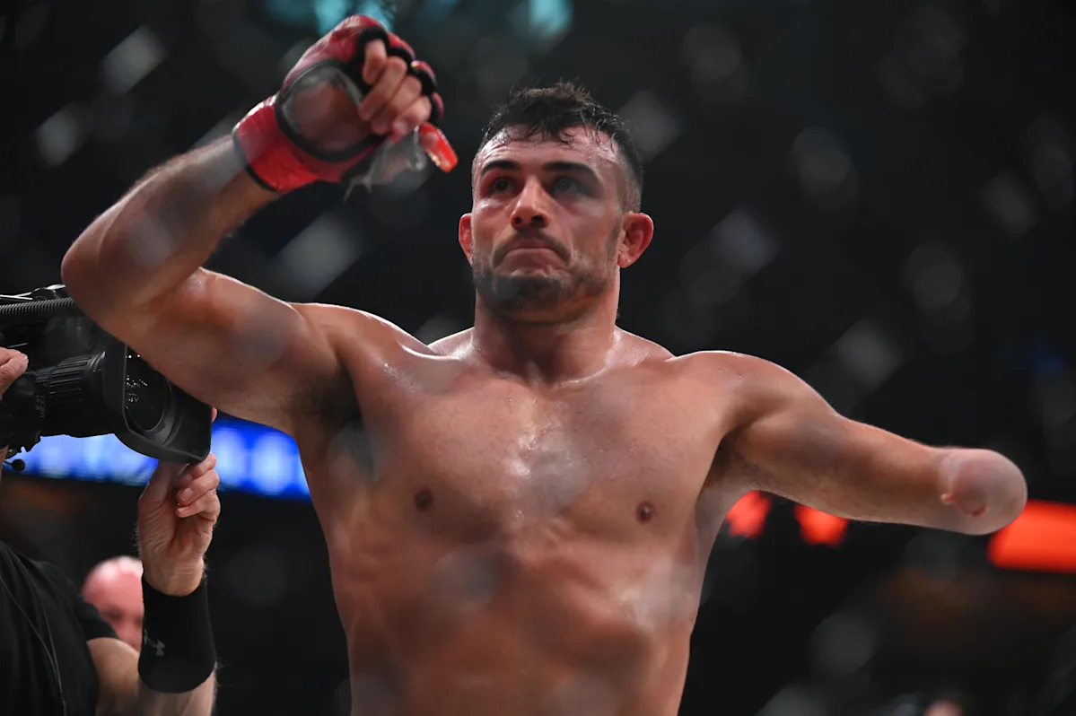 Nick Newell, che ha combattuto contro Justin Gaethje con una mano sola 12 anni fa, definisce il nuovo campione UFC un "uno contro uno".
