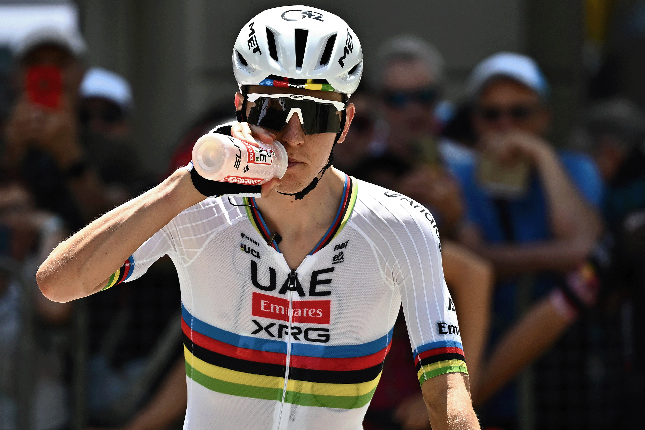 "Non dovremmo caricare un chilo o due di troppo su un ciclista" - Tadej Pogačar non è preoccupato per il suo peso prima del Tour de France, dice Matxin degli Emirati Arabi Uniti.