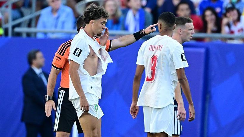 Perché alcune maglie dei Mondiali si strappano durante le partite?