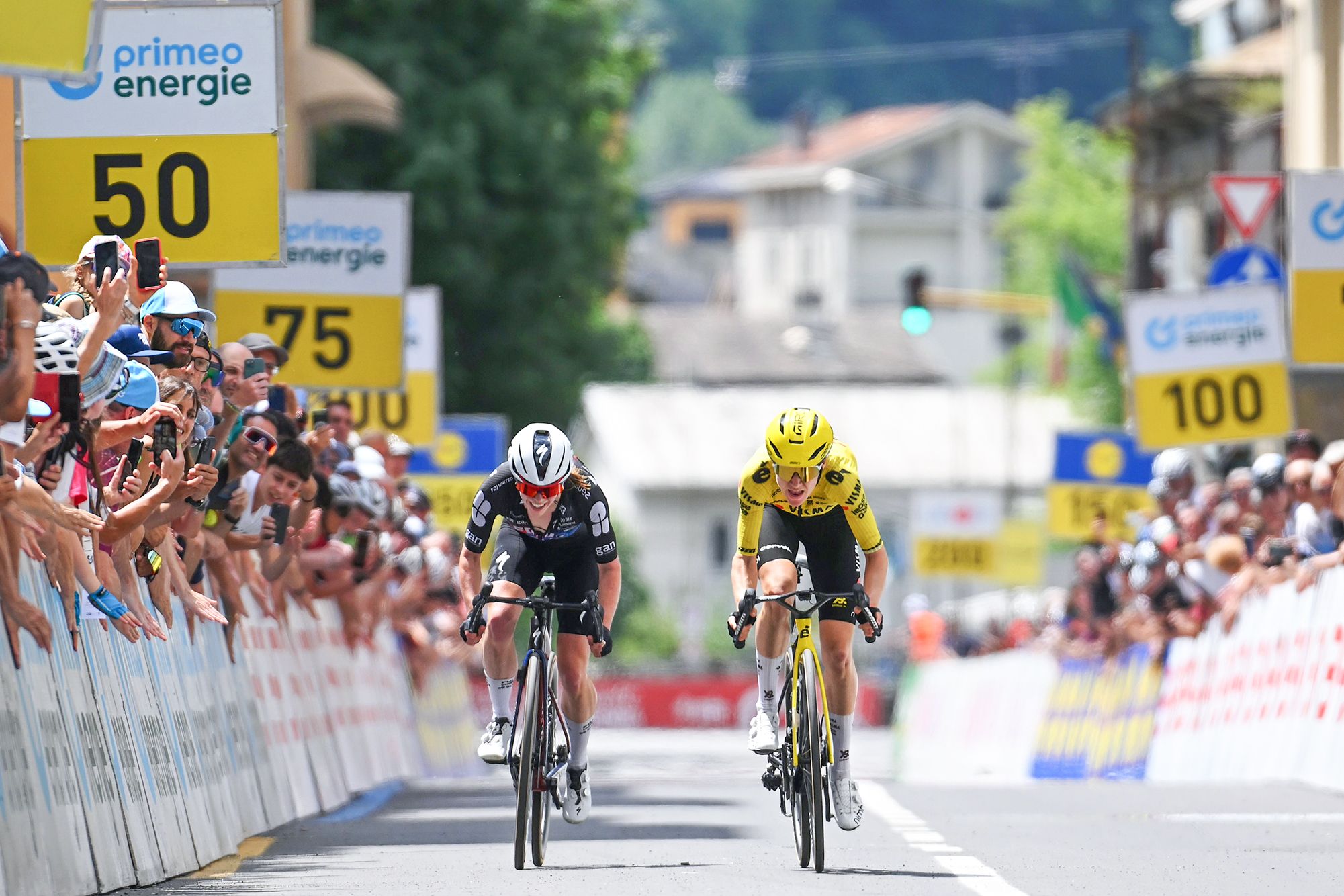 Percorso duro, clima caldo e attacco: come una fuga ha battuto le favorite della classifica generale nella tappa di apertura del Tour de Suisse Women