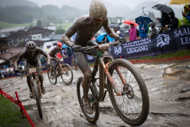Pioggia e fango scivoloso: le gare di short track di Leogang