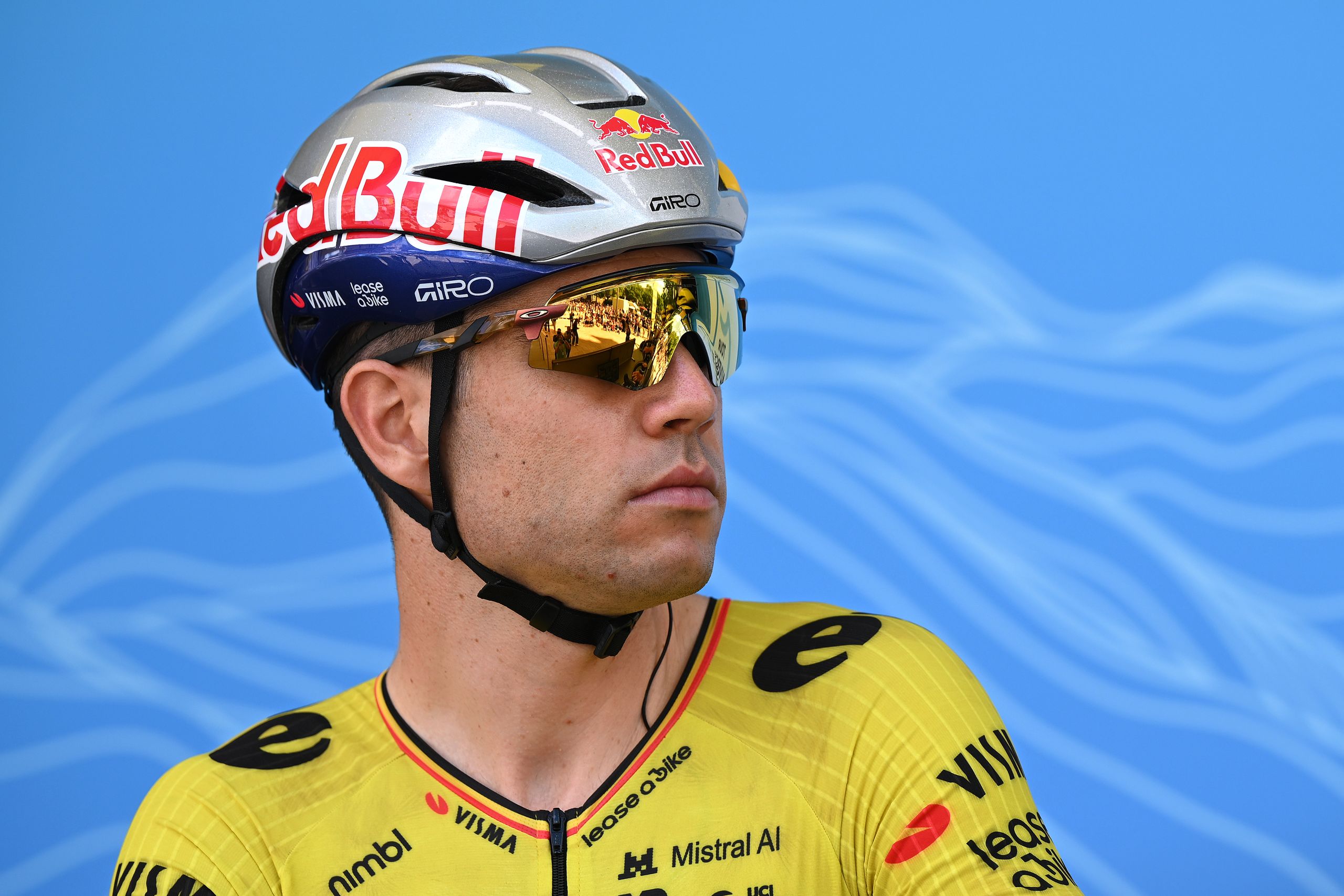 "Primo tentativo di tenere di nuovo le sbarre" - Wout van Aert torna in bicicletta dopo che il recupero dall'infezione lo ha costretto a lasciare il Tour de France