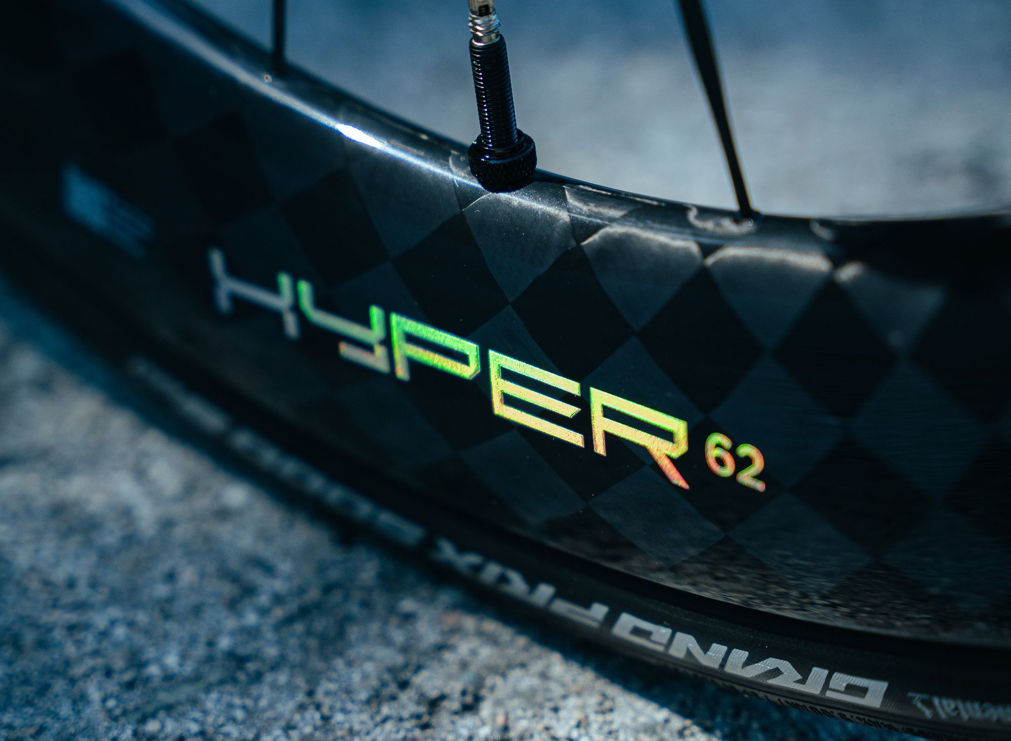 Profonde 62 mm e pesano meno di 1.300 grammi, Black Inc lancia le ruote Hyper 62 da € 4.599