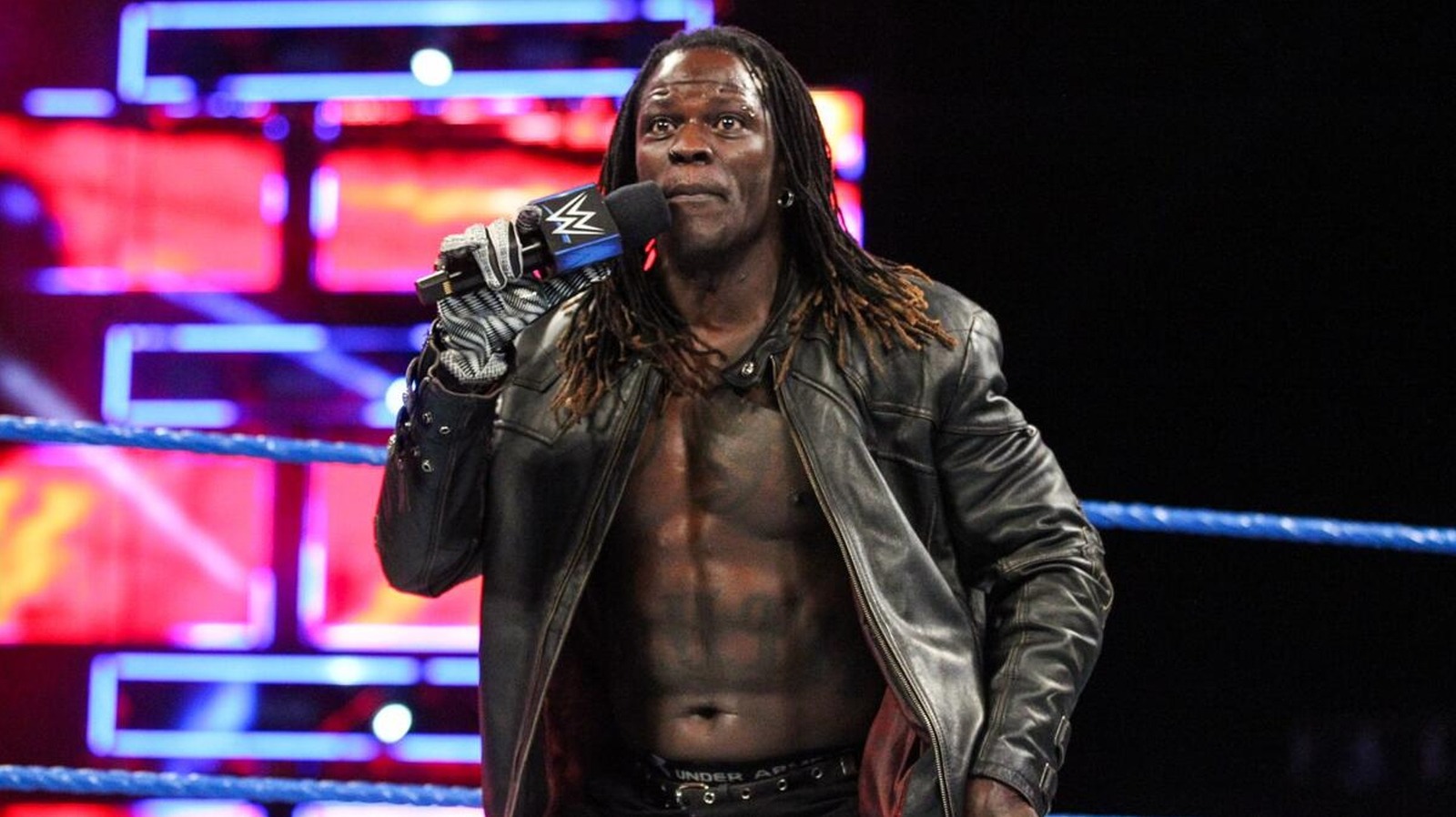 R-Truth della WWE spiega come la famiglia di Crockett lo ha portato al wrestling