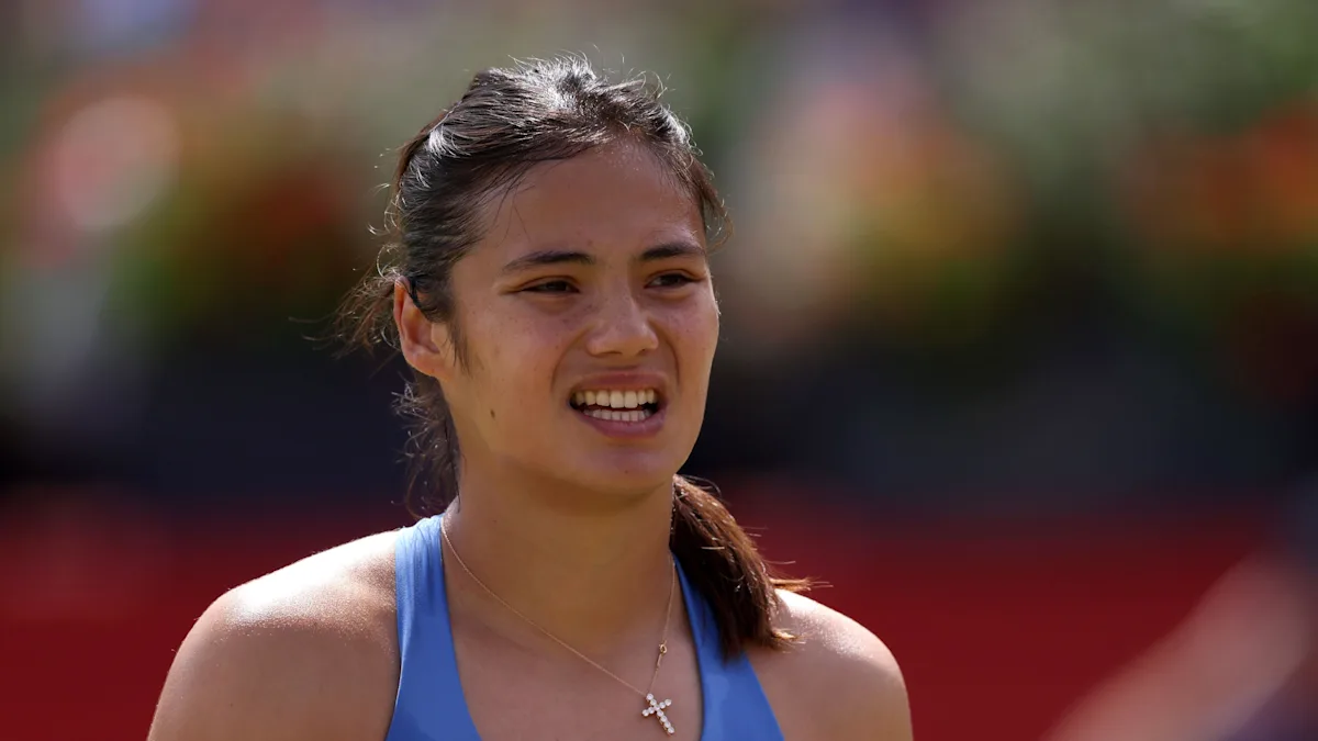 Raducanu perde la finale dei Queen mentre l'attesa per il trofeo continua