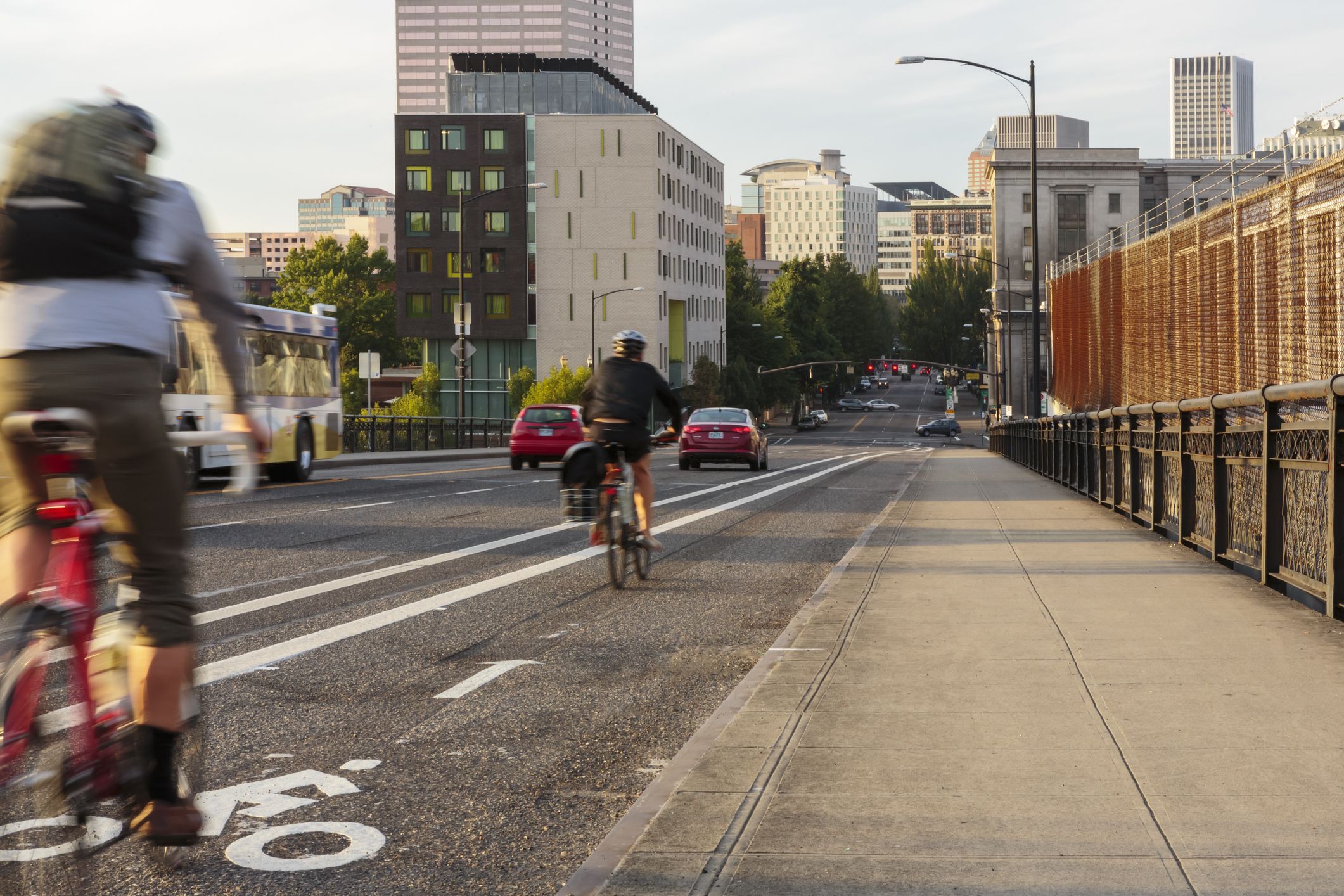 "Ridurre la congestione, migliorare la mobilità e garantire la sicurezza dei ciclisti" - I legislatori introducono l'America on Bikes Act bipartisan