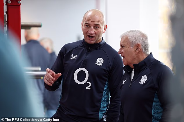 Il tecnico dell'Inghilterra Steve Borthwick sta attraversando un periodo infernale mentre la RFU porta la sua revisione segreta in un cupo Sei Nazioni con l'amministratore delegato Bill Sweeney (a destra).