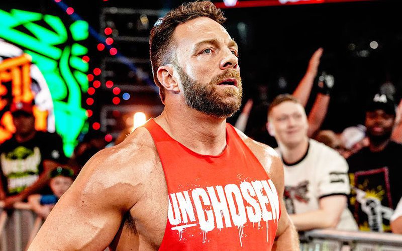 Secondo quanto riferito, LA Knight ha problemi con il management della WWE