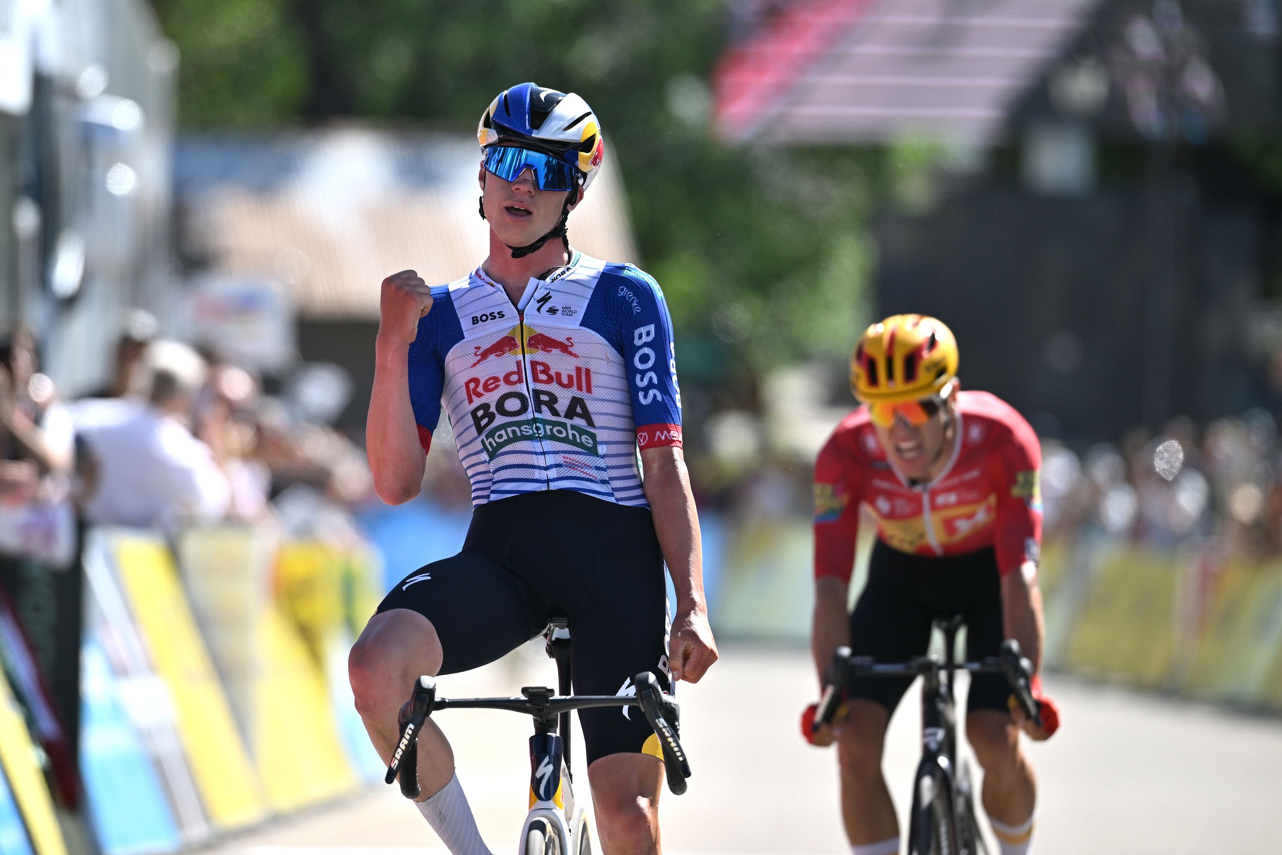 Tour Auvergne-Rhône-Alpes Tappa 6: Maxim Van Gils vince al Crest-Voland con una grande svolta