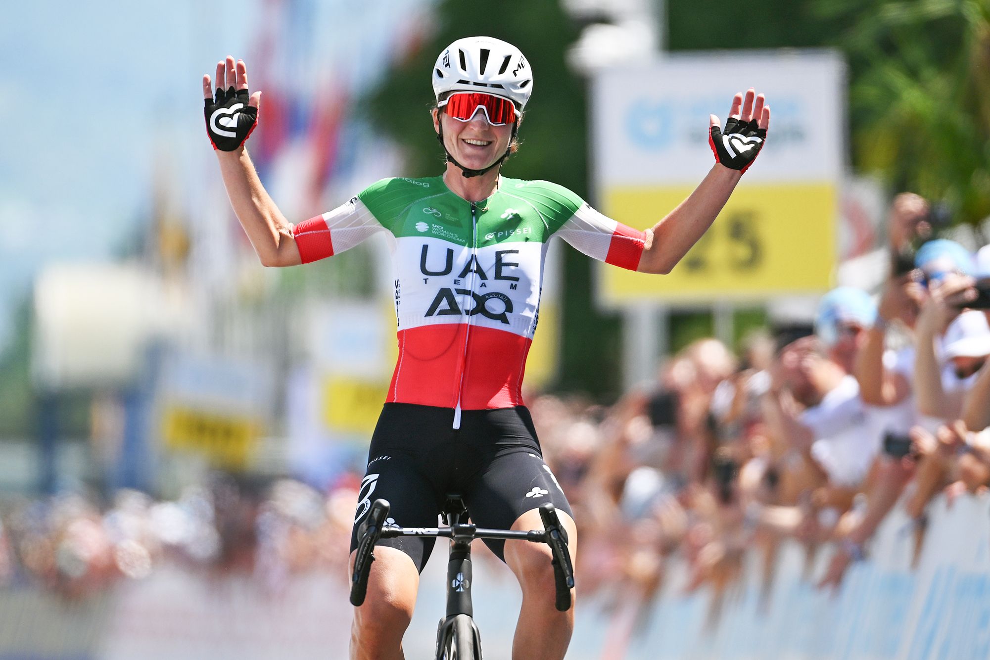 Tour de Suisse femminile: Elisa Longo Borghini vince la seconda tappa collinare e prende il comando della classifica generale con l'attacco sulla salita finale a Locarno