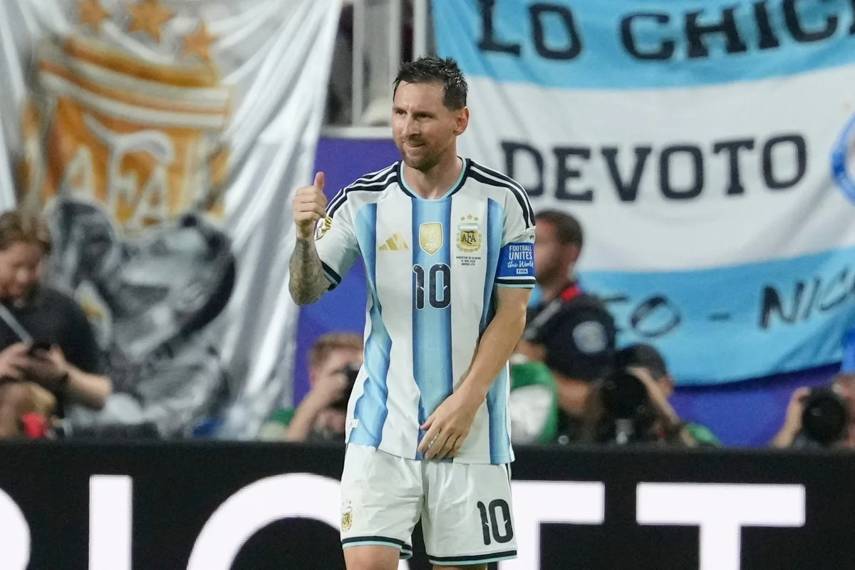 Tutto quello che ti sei perso dalla sesta giornata dei Mondiali 2026: la magia di Messi, il cambio di formazione dell'Inghilterra nel finale e le polemiche sul VAR