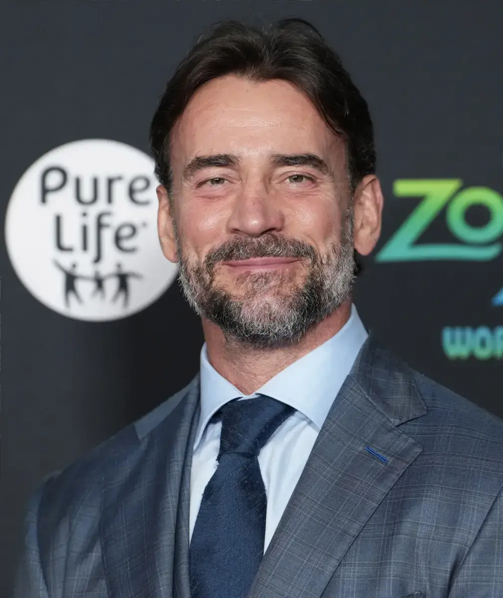 Un aggiornamento molto dettagliato del backstage sulle voci selvagge che circondano la prolungata assenza di CM Punk dalla WWE