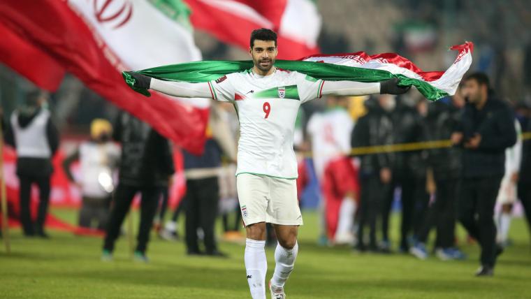 Una nervosa squadra nazionale iraniana insiste di cercare la pace, la gioia e la vittoria ai Mondiali