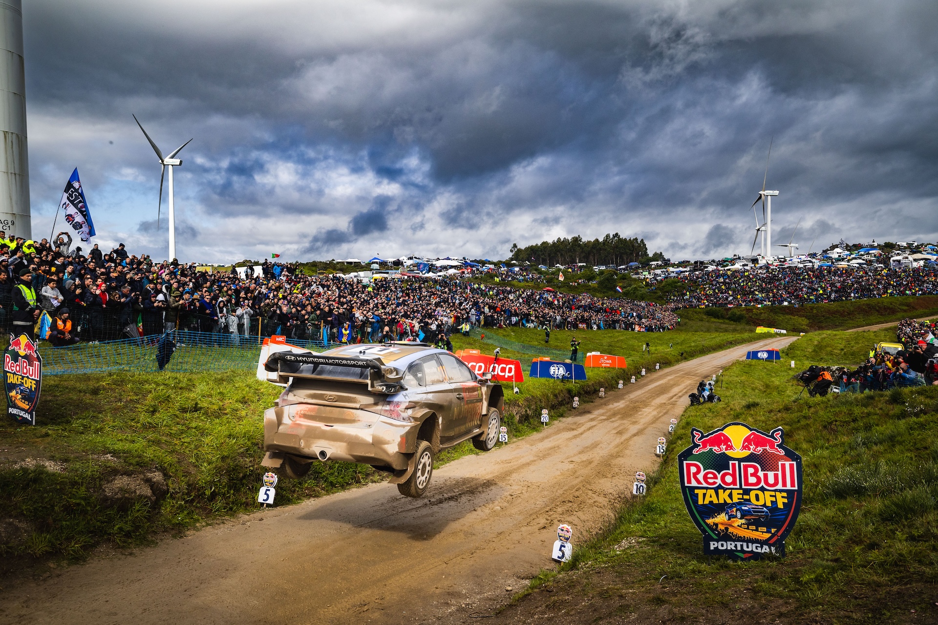 WRC - Neuville vince in Portogallo dopo il dolore del compianto Ogier