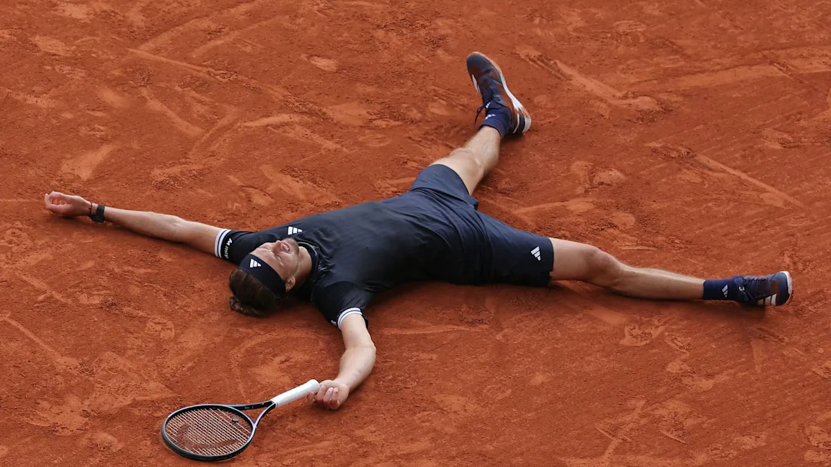 Zverev sconfigge Coboll nella tesa finale di Parigi nel primo torneo del Grande Slam